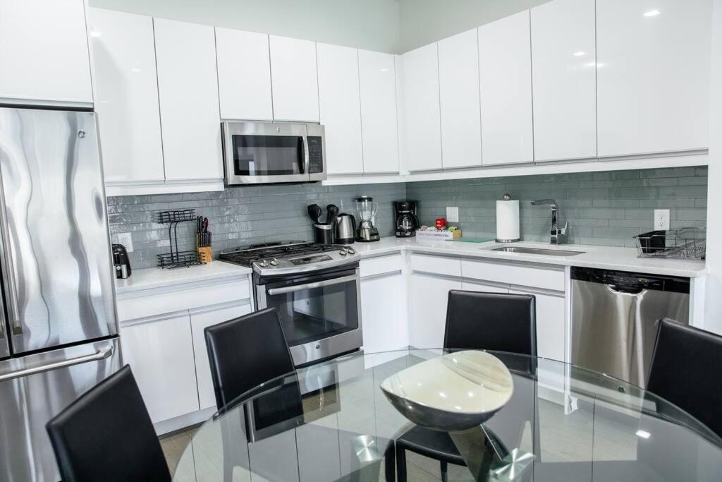 Dharma Home Suites هوبوكين الغرفة الصورة
